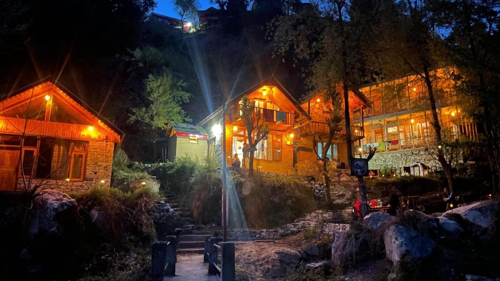 The Cozy Cabin, Jibhi Banjār Exterior photo
